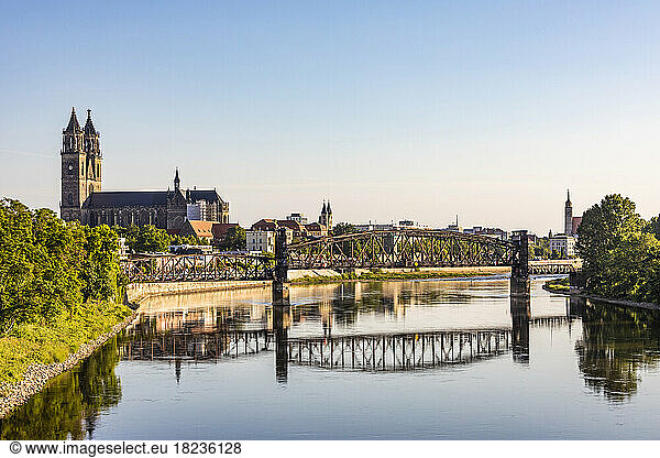 Germany  Saxony-Anhalt  Magdeburg  Historic lift brige with Magdeburg Cathedral in background
