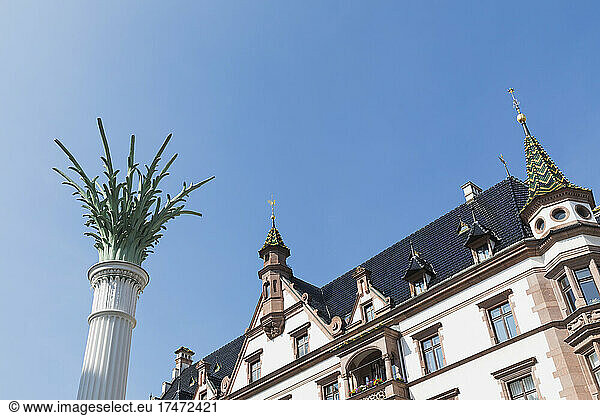Germany  Saxony  Leipzig  Clear sky over column and historic apartments at Nikolaikirchplatz