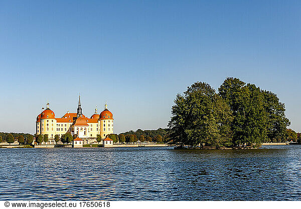 Germany  Saxony  Moritzburg  View of lake with Moritzburg Castle in background
