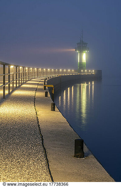 Germany  Schleswig-Holstein  Lubeck  Travemunde lighthouse at foggy night