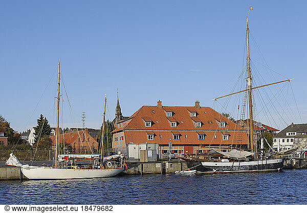 Germany  Schleswig-Holstein  Neustadt in Holstein  Sailing ships moored in front of old granary
