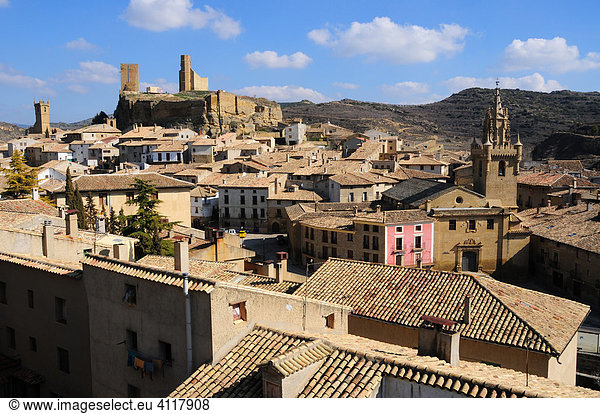 Gesamtansicht der Ortschaft Uncastillo  Provinz Zaragoza  Aragón  Spanien