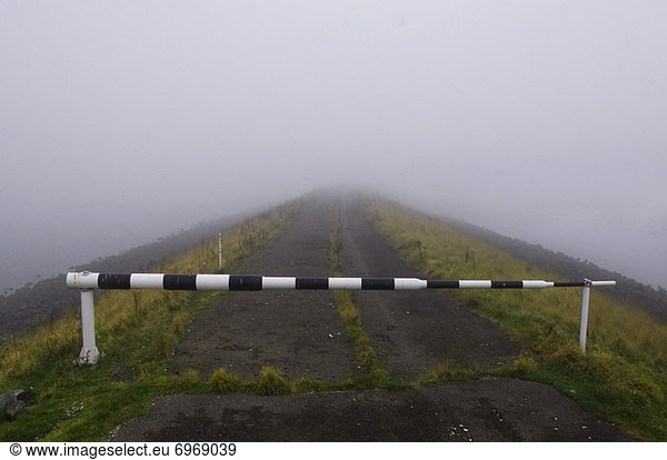 geschlossen  Fernverkehrsstraße  Absperrung  Nebel  Niederlande