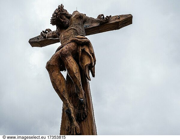 Geschnitzte Christusfigur  Gipfelkreuz am Stubnerkogel  Bad Gastein  Salzburgerland  Österreich  Europa