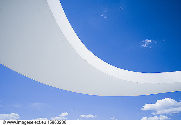 Geschwungene Architektur des Nationalmuseums der Republik von Oscar Niemeyer