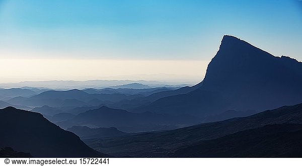 Gestaffelte Bergsilhouetten  Bergmassiv  Hajar-Gebirge  Al Hajar-Gebirge  Provinz Ad Dakhiliyah  Oman  Asien