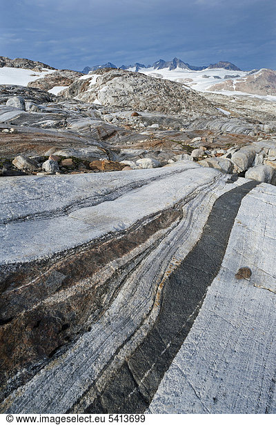 Gesteinsformationen am Mittivakkat-Gletscher  Halbinsel Ammassalik  Ostgrönland  Grönland