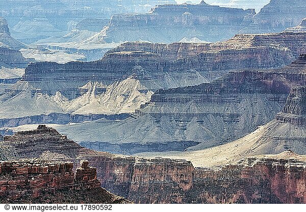 Gesteinsformationen im Grand Canyon  Grand Canyon Nationalpark  Morgendunst  South Rim Trail  Arizona  USA  Nordamerika
