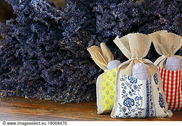 Getrockneter Lavendel  Provence  Lavendel-Duftsäckchen  Lavendelsäckchen  Souvenir  Andenken  Frankreich  Europa
