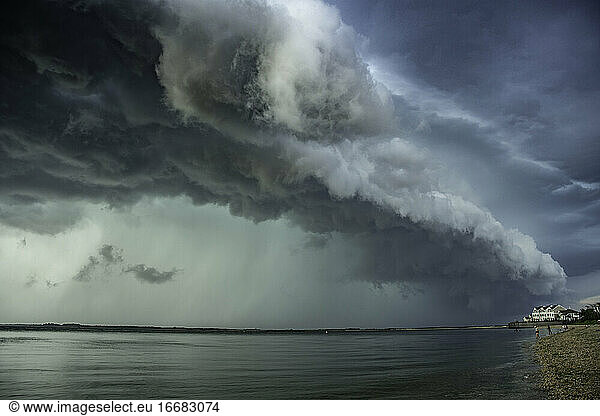 Gewittersturm mit Regen über Sandy Hook
