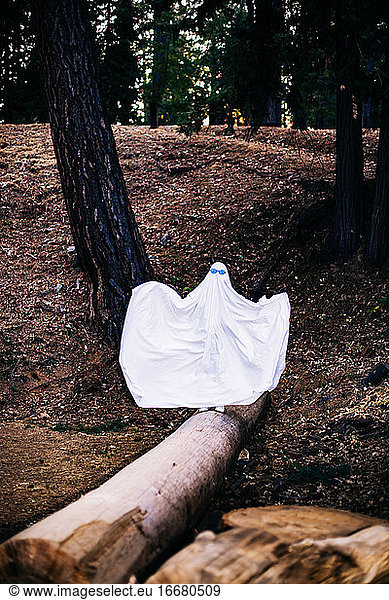 Ghost Costume in the Woods is a Fun Teen Trend