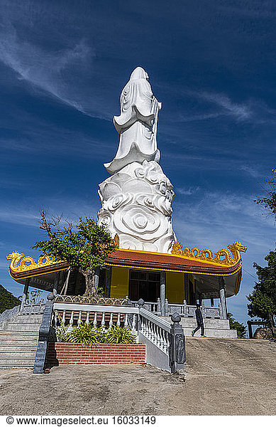 Giant Buddha statue  Ho Quoc Pagoda Buddhist temple  island of Phu Quoc  Vietnam  Indochina  Southeast Asia  Asia