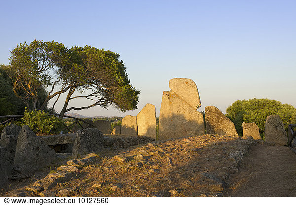 Gigantengrab Tomba di Li Lolghi bei Arzachena  Sardinien  Italien  Europa