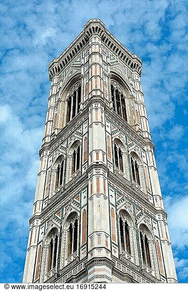 Giottos Campanile auf der Piazza del Duomo in Florenz - Italien.