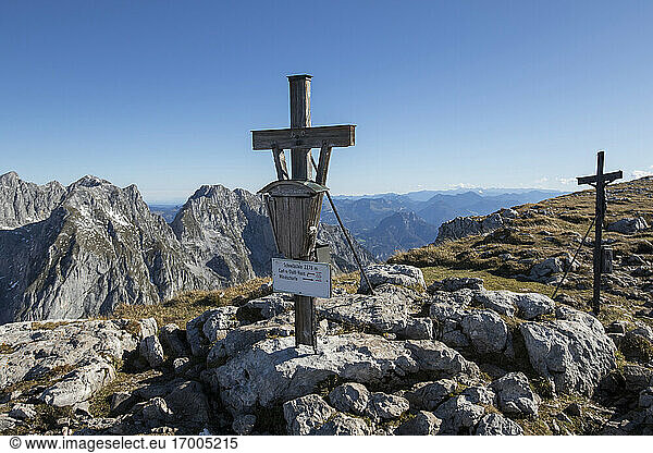 Gipfelkreuz auf dem Schneibstein in den Berchtesgadener Alpen  Österreich