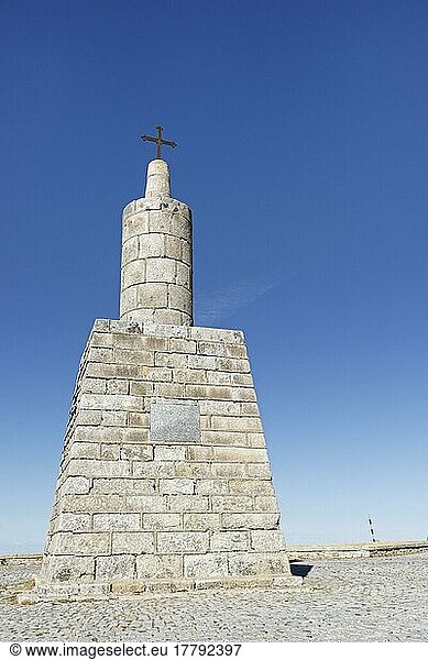 Gipfelkreuz auf dem Torre  Serra da Estrela  Portugal  Europa
