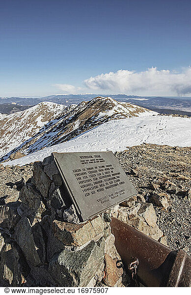 Gipfeltafel am Wheeler Peak dem höchsten Berg New Mexicos Taos