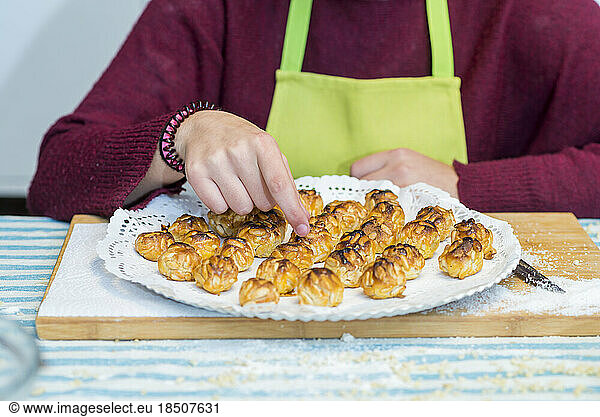 Girl showing you a sort of catalonian homemade pastry called Pan