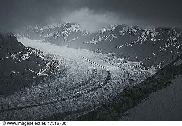 glacier curve crossing big mountains