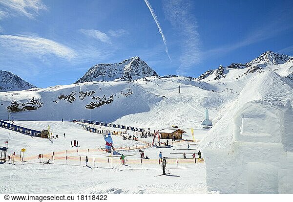 Glacier ski area  winter sports  skiers  Stubai  Tyrol  Austria  Europe