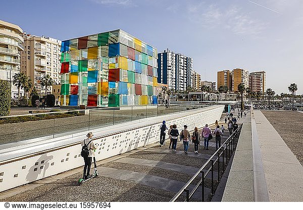 Glaskubus des Centre Pompidou  neues Hafenviertel mit Hafenpromenade Muelle Uno  Malaga  Andalusien  Spanien  Europa