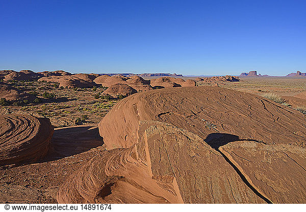 Glatte Felsformationen im Monument Valley  Arizona  USA