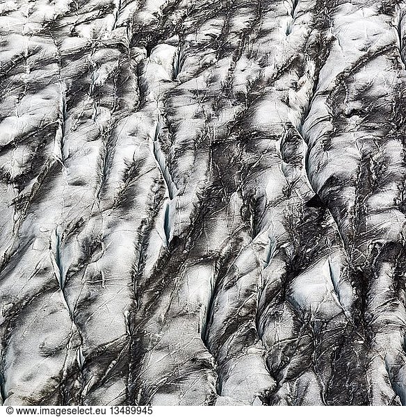 Gletscherspalten  Fliessstrukturen des SkÃ¡lafellsjÃ¶kull  SkalafellsjÃ¶kull  Gletscherzunge des VatnajÃ¶kull  JÃ¶klasel bei HÃ¶fn  Austurland  Island  Europa