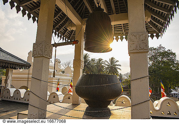 Glocke am Schrein der heiligen Zahnreliquie in Kandy / Sri Lanka