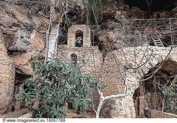 Glocke in der Eremitage Unserer Lieben Frau von Hawqa im Kadisha-Tal  auch Heiliges Tal genannt  im nördlichen Gouvernement Libanon.