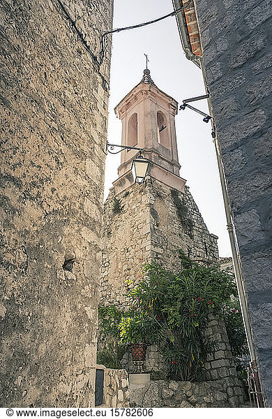 Glockenturm des Schlosses in Tourrette-Levens  Frankreich