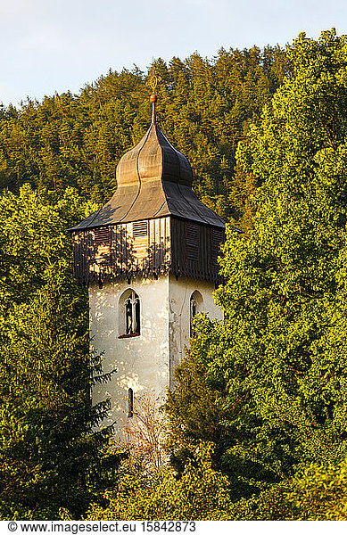 Glockenturm einer Kirche in Necpaly willage in der Region Turiec  Slowakei.