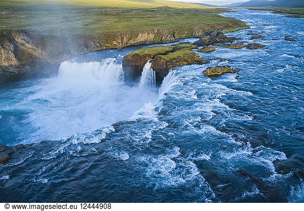 Godafoss  auch bekannt als Wasserfälle der Götter   Nordisland  Island
