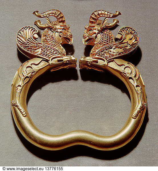 Goldarmreif mit Greifenköpfen aus dem Oxus-Schatz  Achämenidenzeit. 550 330 V. CHR. Oxus  Persien.