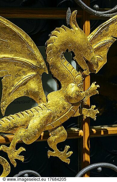 Golden dragon at the entrance gate  medieval restaurant tavern Drachenfeuer  Meersburg  Lake Constance  Baden-Wüttemberg
