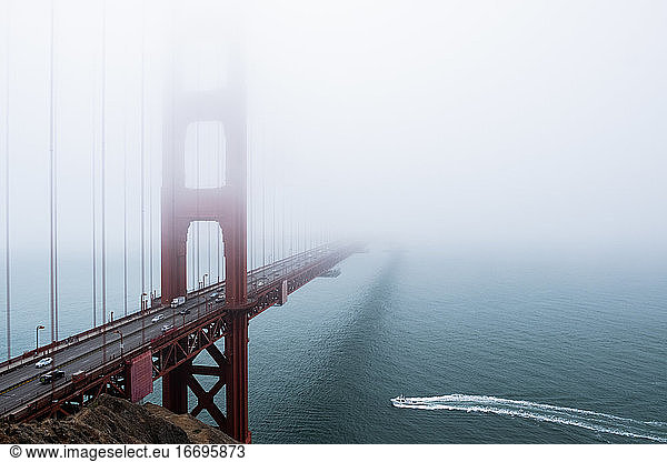 Golden Gate Bridge im Nebel
