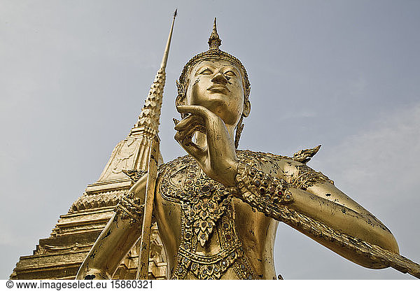 Goldene Statue von Kinnari im Großen Palast