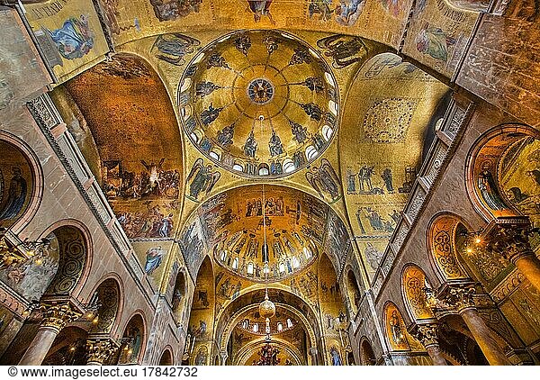 Goldmosaike in den Kuppeln der Vorhalle zum Markusdom  Venedig  Venetien  Adria  Norditalien  Italien  Europa