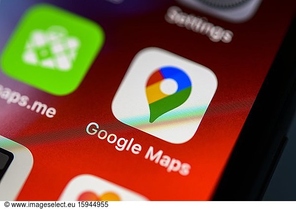 Google Maps App  icon  display  iPhone  mobile phone  smartphone  iOS  macro shot  detail  format filling