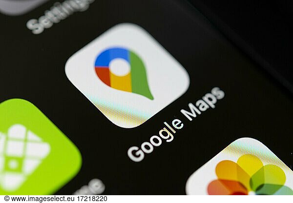 Google Maps  Online Karten Dienst  Logo  App-Icon  Anzeige auf einem Bildschirm vom Handy  Smartphone  Makroaufnahme  Detail  formatfüllend
