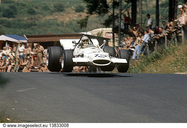 GP Deutschland  Nürburgring  3. August 1969. Nr. 12 Vic Elford  McLaren-Cosworth M7A  ausgeschieden.