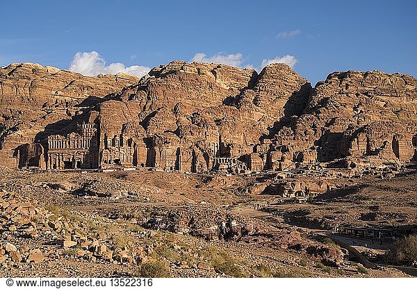 Gräber der königlichen Mauer  Petra  Jordanien  Asien