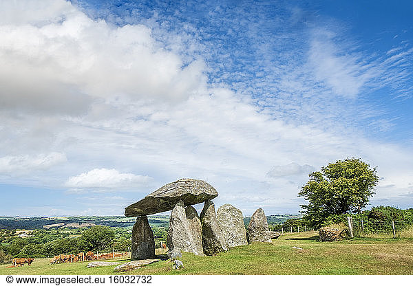 Grabkammer aus dem Pentre Ifan Neolithikum (Jungsteinzeit) in den Preseli Hills  Nevern  Pembrokeshire  Wales  Vereinigtes Königreich  Europa