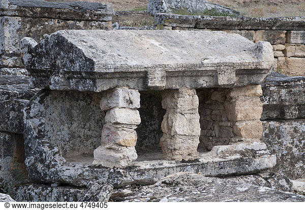 Grabstätte  Steingrab  Hierapolis  Pamukkale  Denizli  Türkei  Asien