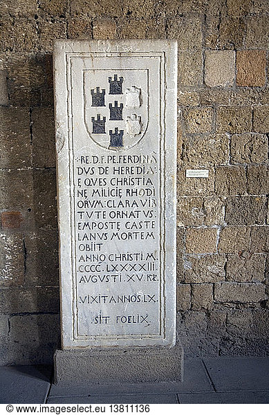 Grabstein des aragonesischen Ritters Pedro Fernandez de Heredia 1493  Archäologisches Museum  Rhodos  Griechenland
