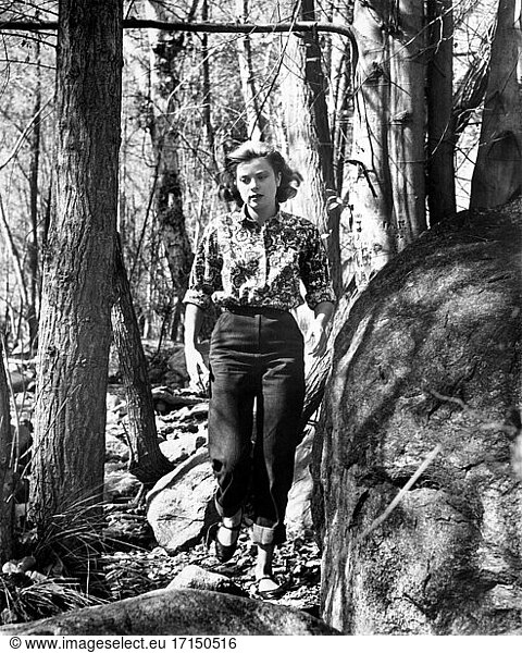 Grace Kelly  Full-Length Outdoor Publicity Portrait   Paramount Pictures  1955