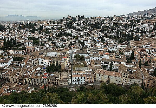 Granada  Blick von der Alcazaba auf die Stadt  Andalusien  Spanien  Europa