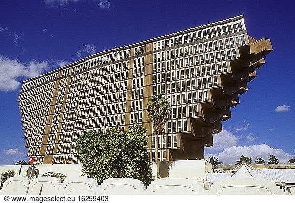 Grand Hotel du Lac  Tunis  Tunesien    entworfen im brutalistischen Stil vom italienischen Architekten Raffaele Contigiani und gebaut 1970-1973 für die Regierung Bourguiba. Die markante Form regt zu Vergleichen mit dem Sandcrawler-Fahrzeug aus den Star-Wars-Filmen an.