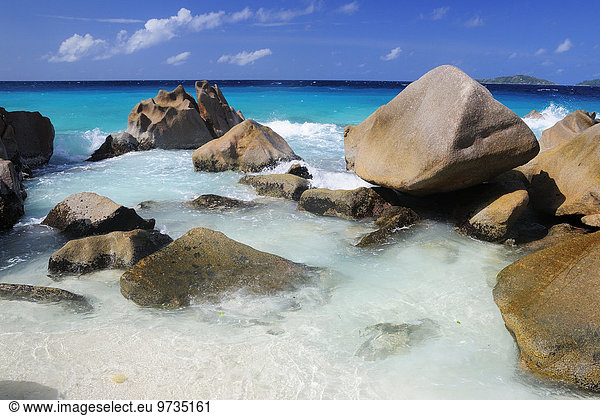Granitfelsen am Strand von Anse Patates  Insel La Digue  La Digue and Inner Islands  Seychellen  Afrika