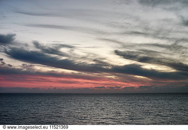 Grauer Himmel über dem Meer  Paphos  Zypern