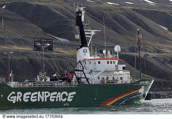 Greenpeace. Das Schiff Arctic Sunrise in Longyearbyen auf Svalbard  Spitzbergen.